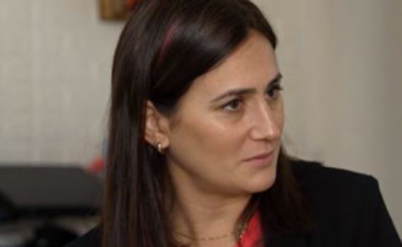 אשתו של הקצין שצילם חיילות מדברת. צפו בהצצה