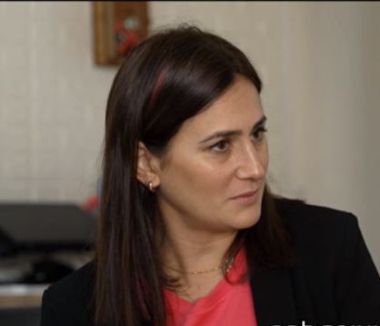 אשתו של הקצין שצילם חיילות מדברת. צפו בהצצה