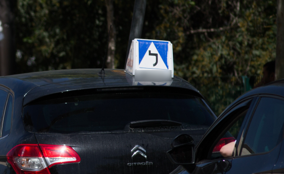 העלים מיליונים: מאסר בפועל למנהל בי"ס לנהיגה