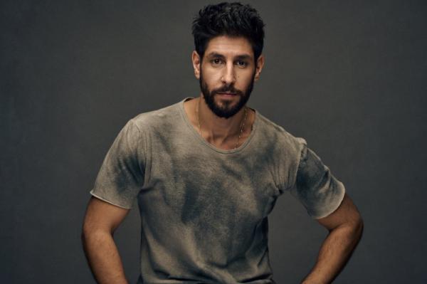 עידן עמדי בשיר קיץ מסחרר: ערב ערב