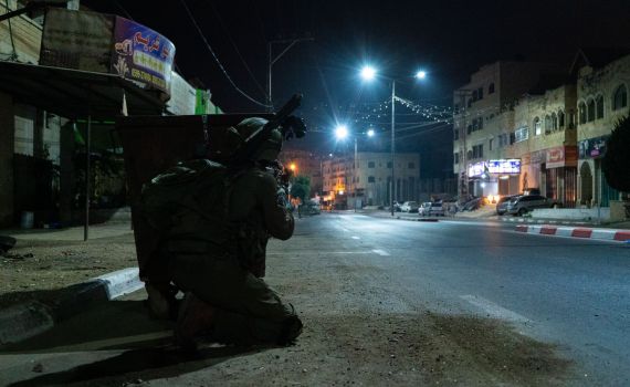 פיגוע דריסה בצומת תפוח; שני לוחמים נפצעו
