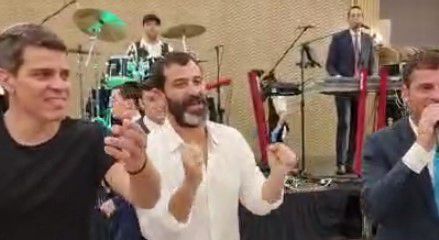 צפו: יהודה לוי רוקד בחתונה חרדית בבני ברק