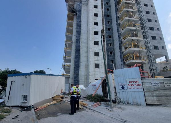 מכולה קרסה באתר בנייה בטירת הכרמל: 2 הרוגים