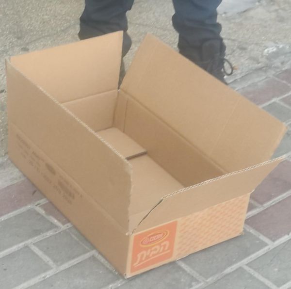 עכו: תינוק בן מספר ימים נמצא בתוך קרטון