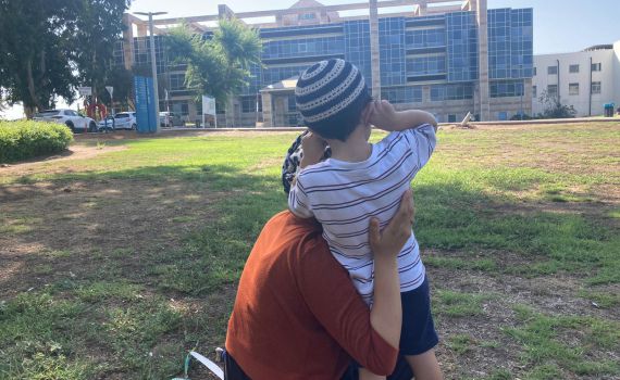 האם הסרוגה הצילה את בנה: "אל תגידו לי זה לא יקרה"