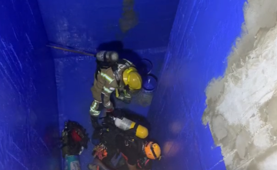 אדם נפל לבור בעומק 6 מטרים; צפו ברגעי החילוץ