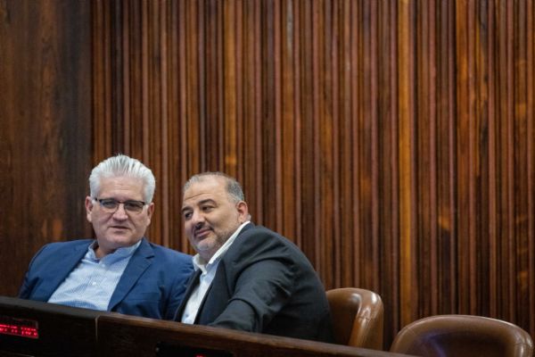 סקר פנימי: כמה מנדטים שווה מפלגת אבידר-עבאס?