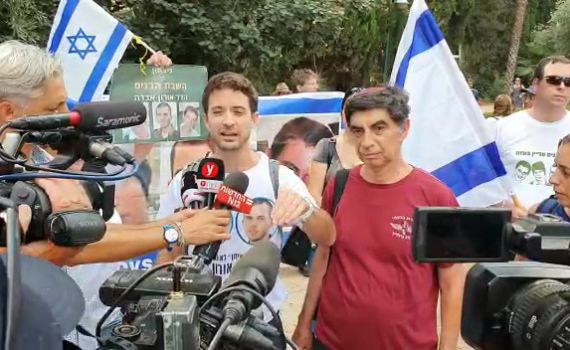 8 שנים אחרי: משפחת גולדין צועדת לעזה. צפו