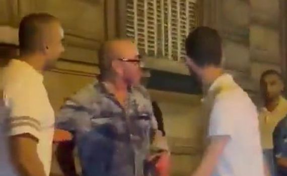 מלך מרוקו עושה בושות בפריז? צפו ותכריעו