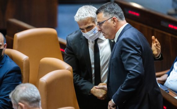 העריקה של הח"כית: מתיחות קשה בין סער ללפיד