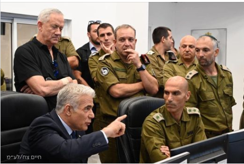 הליכוד בעתירה: לפיד משתמש בחיילי צה"ל