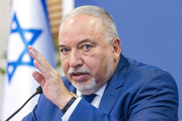 ליברמן מגיב להתקפלות נתניהו: "להמשיך במחאה"