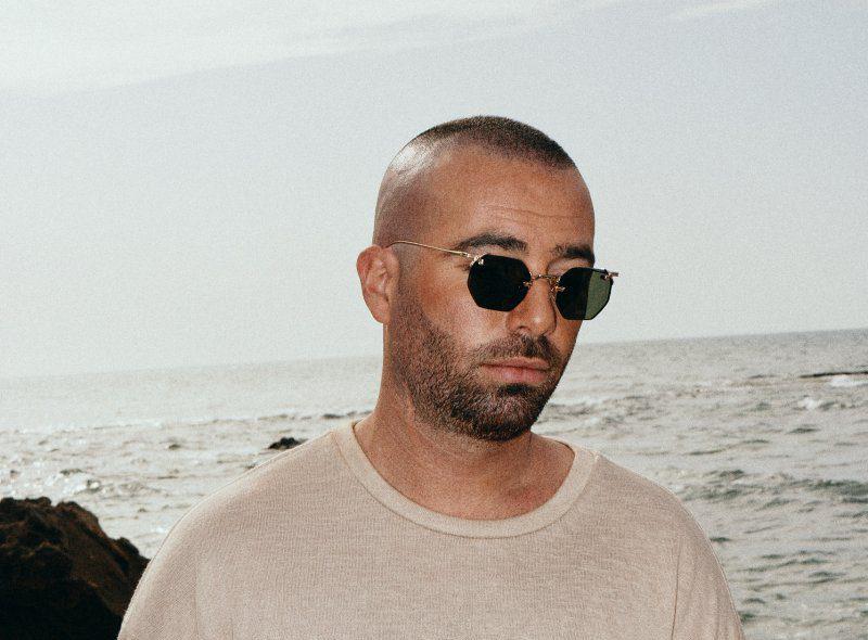 בסוף הכל חולף: עומר אדם יורד מהארץ