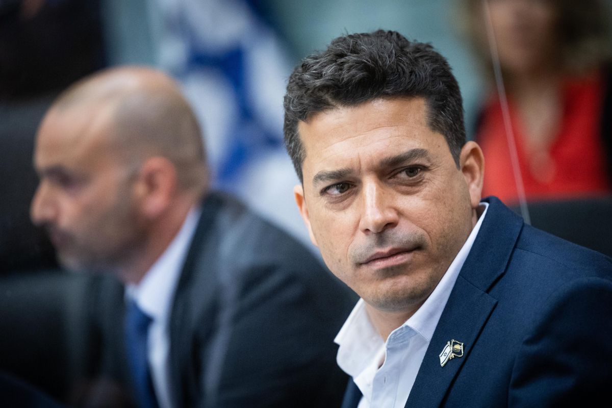 השר שיקלי עצר מימון של מיליונים לעמותת שמאל