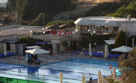 טרגדיה בנגב: גבר בן 95 טבע למוות בבריכה בקיבוץ