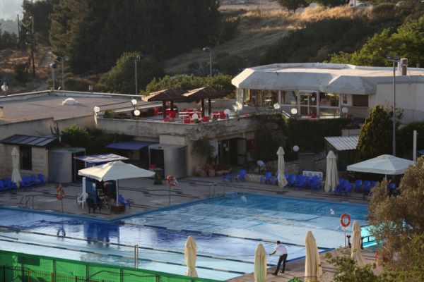 טרגדיה בנגב: גבר בן 95 טבע למוות בבריכה בקיבוץ