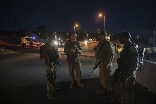 חשש לאירוע בטחוני בקרית ארבע; תושבים מסתגרים בבתים