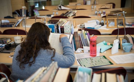 זה הזמן שלך, היכנסי לבית המדרש