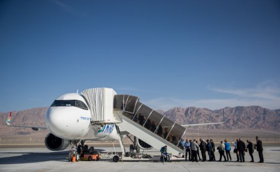 לראשונה: פלסטינים יוכלו לטוס לחו"ל דרך ישראל