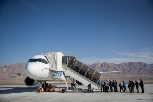 לראשונה: פלסטינים יוכלו לטוס לחו"ל דרך ישראל