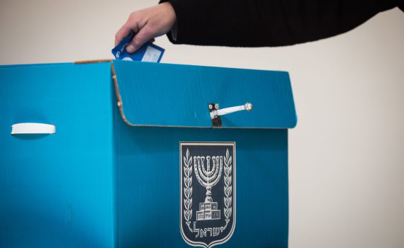 למרות האיום: הקלפיות יישלחו לשגרירויות בחו"ל