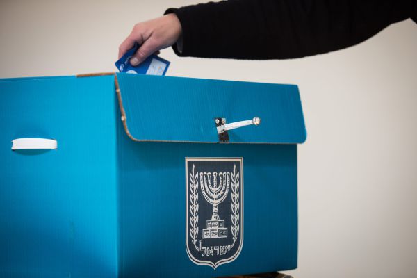 למרות האיום: הקלפיות יישלחו לשגרירויות בחו"ל