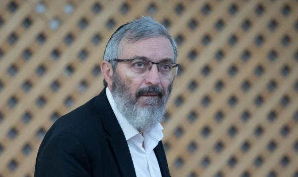 עימות בין אנשי התקשורת החרדים: "הרב אלישיב מחק אותך"