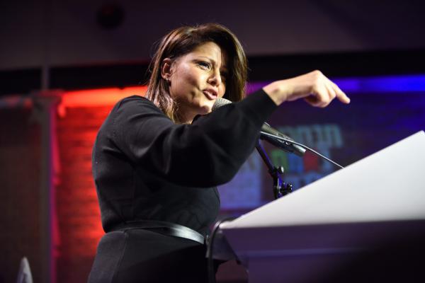 הולכת הביתה: ההתרסקות של אורלי לוי אבקסיס