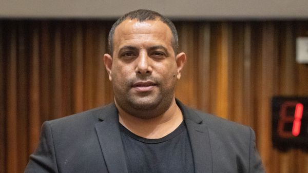 האיום של אביר קארה: "אזכיר להם את מי הם משרתים"