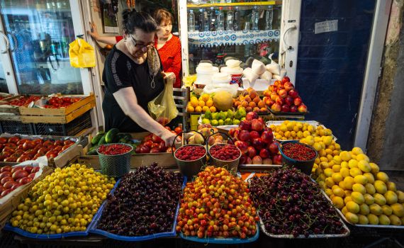 המדד: הפירות התייקרו, בטירוף; מחירי הנעליים ירדו