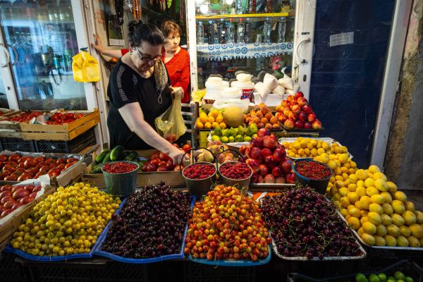 המדד: הפירות התייקרו, בטירוף; מחירי הנעליים ירדו