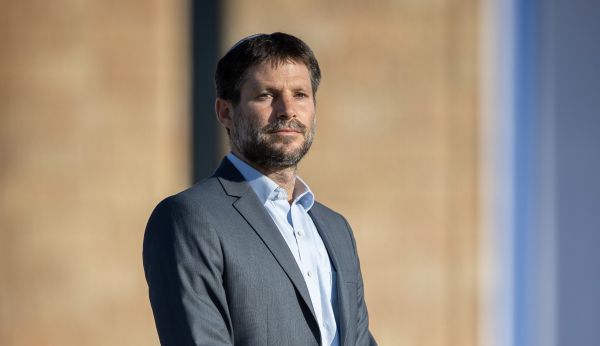 סמוטריץ' מאשר: חוששים שנתניהו יעדיף את בני גנץ