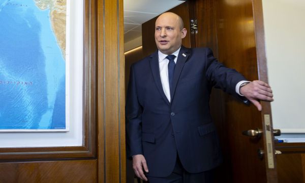 בצל הסקרים המחמיאים: בנט חוזר לסיעת 'ימינה'