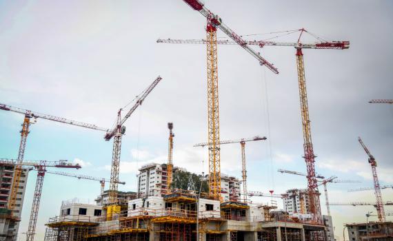 למרות האסון: מספר מפגינים מסרבים לרדת ממנוף