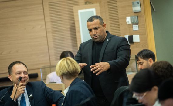 מחלוקת מול קארה? כך השיבה שקד באולפן סרוגים