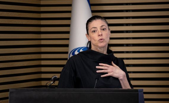 העבודה נגד לפיד: "מתנהל בחוסר אחריות"