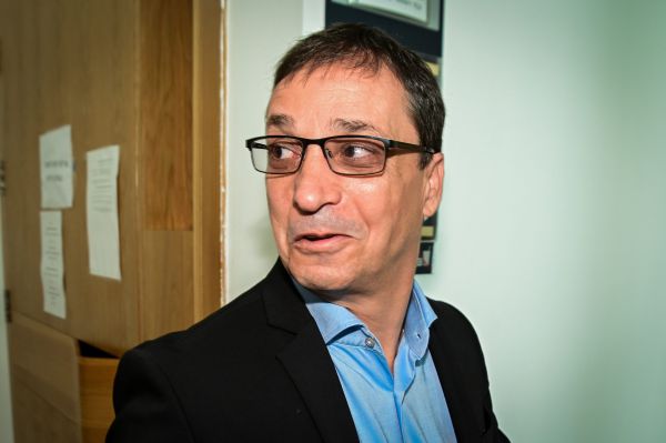 נפסל מההתמודדות – אבל עדיין מופיע בטופס ההצבעה