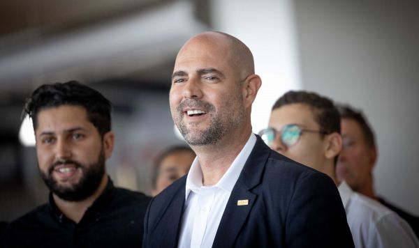 אוחנה בראש, ביסמוט בחמישייה: סקר סרוגים בליכוד