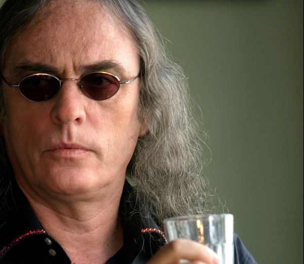 לצד משפחה וחברים בלבד, צביקה פיק הובא למנוחות