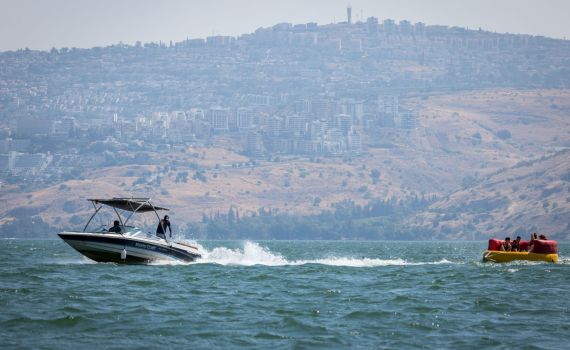 טביעה בחוף כינר: גבר כבן 70 במצב אנוש