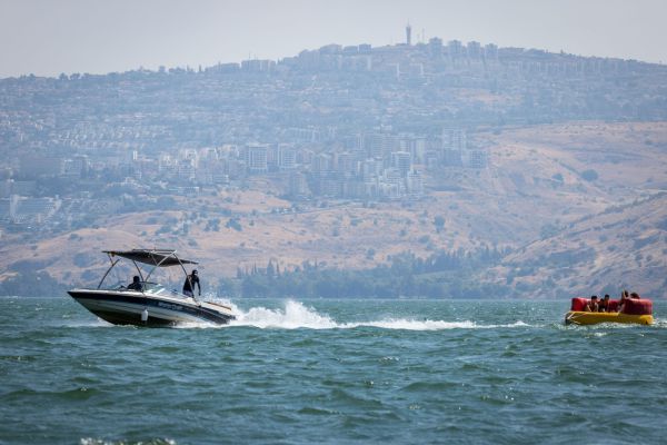 טביעה בחוף כינר: גבר כבן 70 במצב אנוש