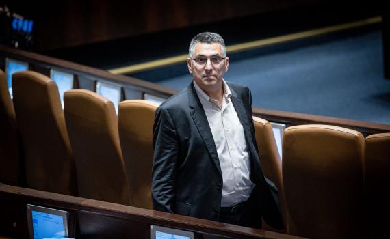 שיתוף פעולה נדיר: סער מגיש חוק יחד עם הליכוד