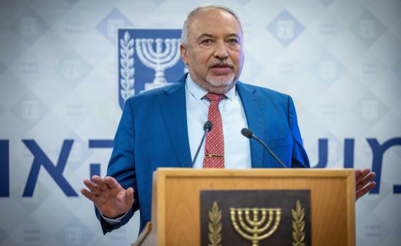 ליברמן: "אין מקום לחרמות; תנו לילד לשיר"