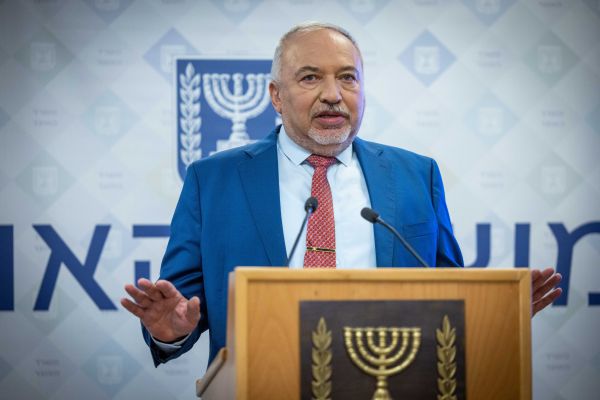 לא כסף | ליברמן מאשים: זו הסיבה למשבר עם המורים