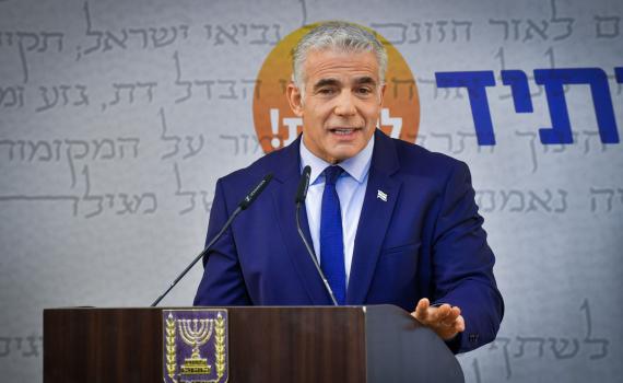 לפיד יפטר את ליברמן? "הוא שר אוצר מצוין"