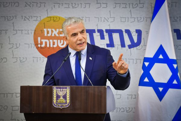 לפיד פונה למצביעי הליכוד: "בשביל זה הצבעתם?"