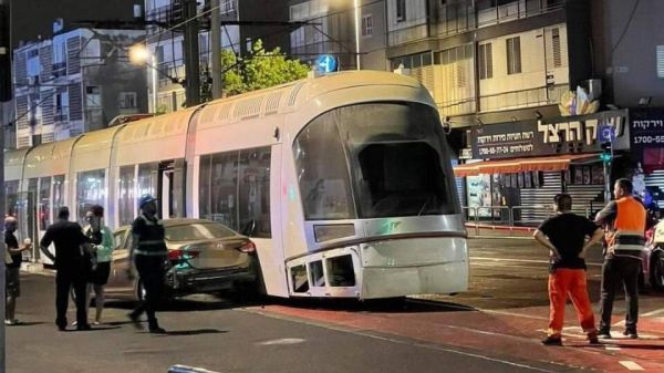 לראשונה: תאונה ברכבת הקלה במרכז