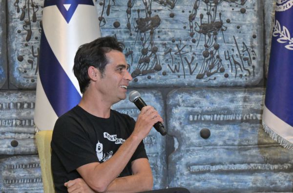 אביב גפן: "ביאת המשיח תגיע כשנבין שאהבה זה המפתח"