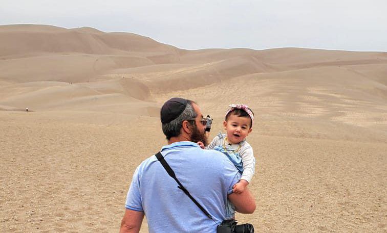 חיים את החלום: משפחה חרדית נודדת בין 50 מדינות
