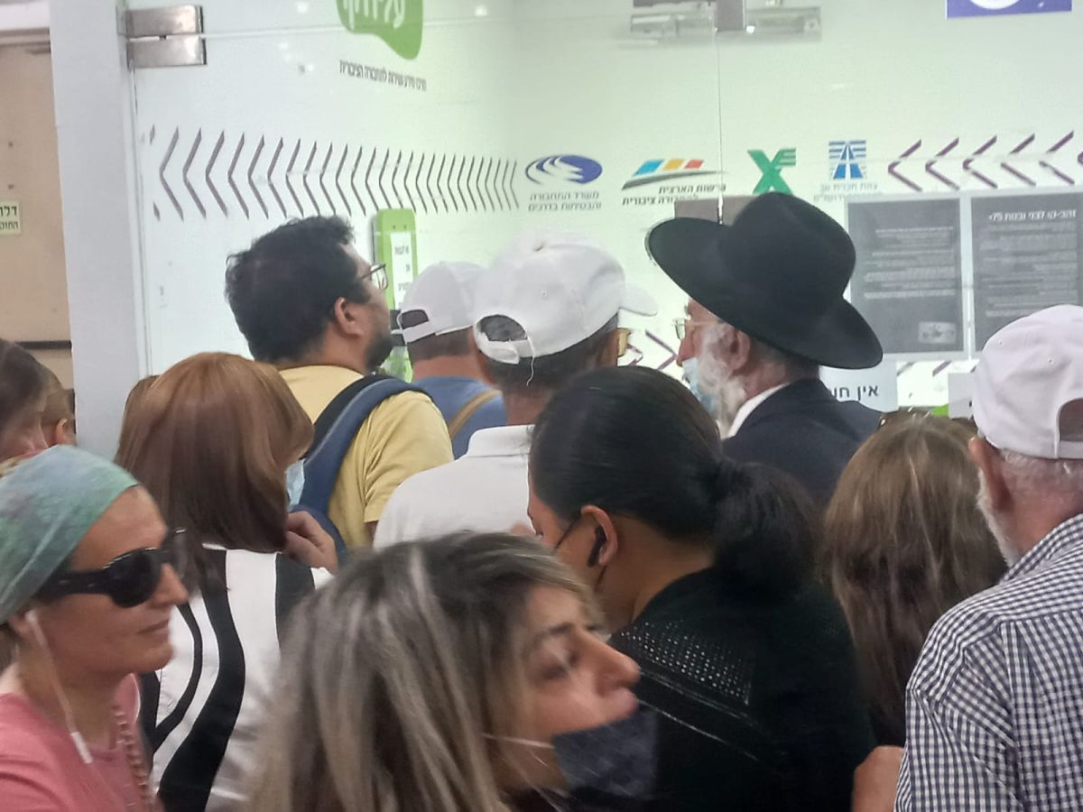 "מחכים יותר משעתיים": כאוס בתחבורה הציבורית
